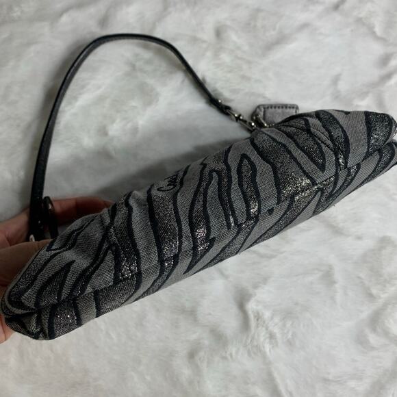 COACH - Picture 5 of 8